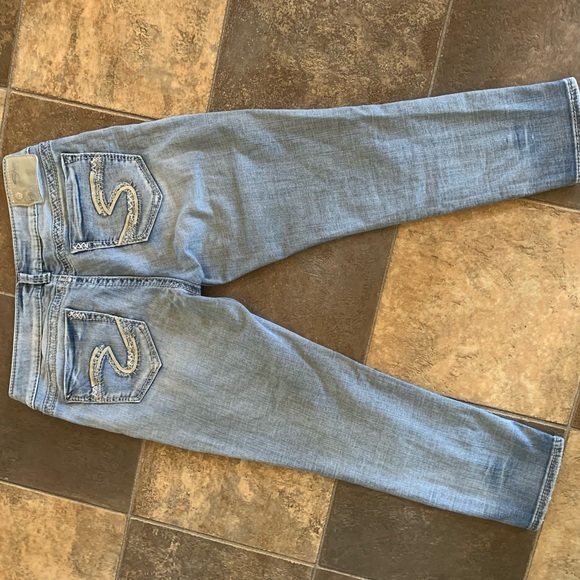 Woman’s silver capris jeans! - Picture 4 of 5